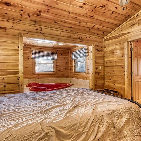 Dog Friendly, Romantic Mtn Getaway Hot Tub Pool Gatlinburg Εξωτερικό φωτογραφία