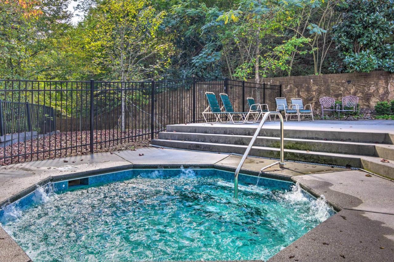 Dog Friendly, Romantic Mtn Getaway Hot Tub Pool Gatlinburg Εξωτερικό φωτογραφία