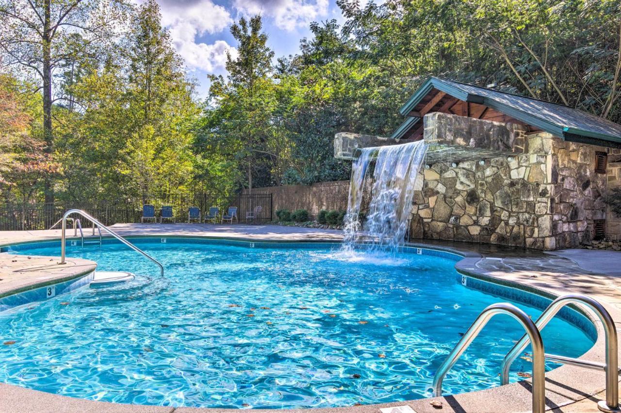 Dog Friendly, Romantic Mtn Getaway Hot Tub Pool Gatlinburg Εξωτερικό φωτογραφία