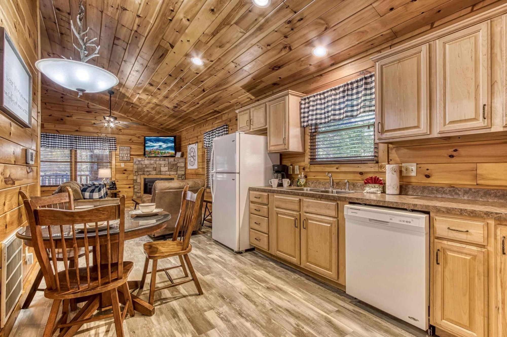 Dog Friendly, Romantic Mtn Getaway Hot Tub Pool Gatlinburg Εξωτερικό φωτογραφία