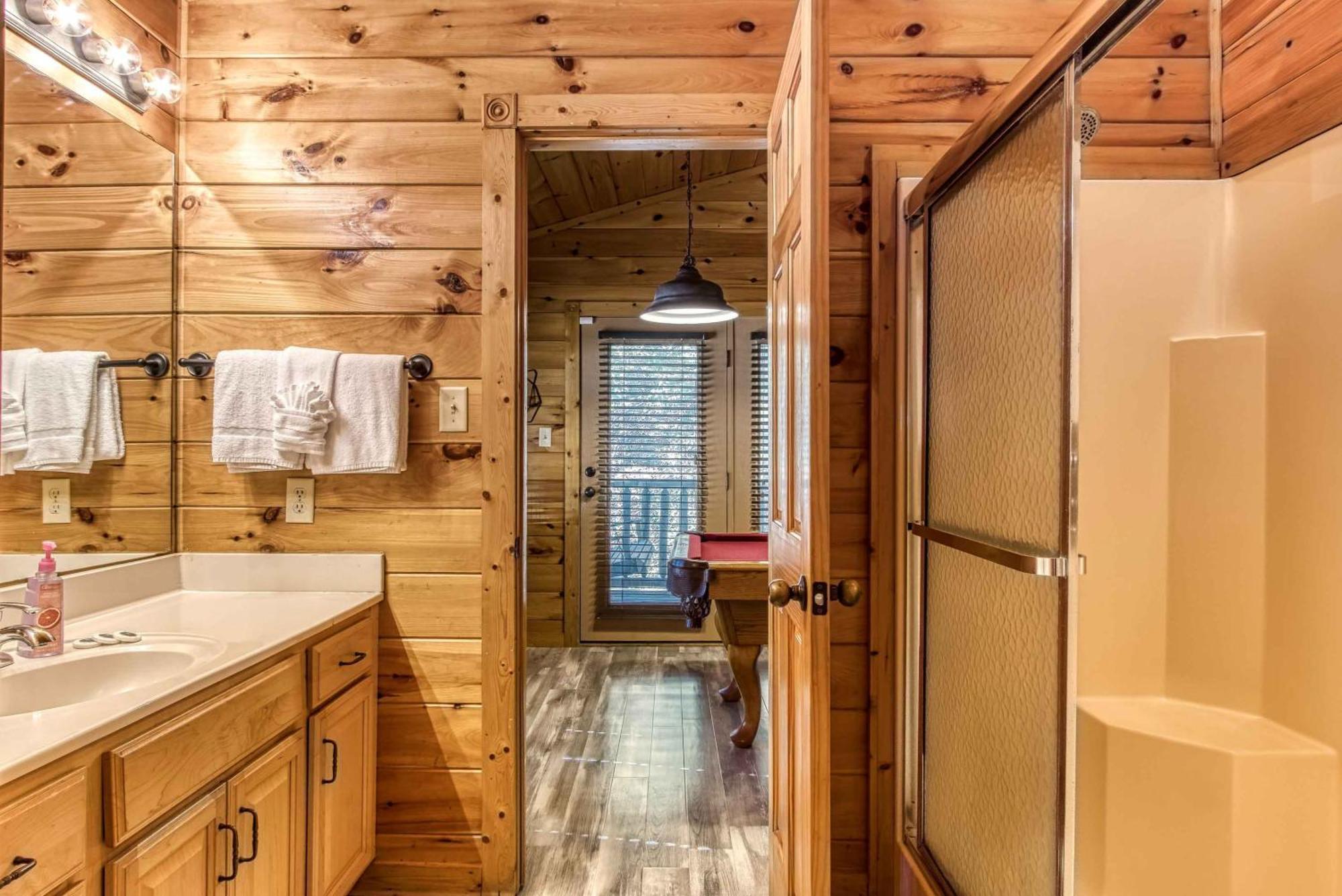 Dog Friendly, Romantic Mtn Getaway Hot Tub Pool Gatlinburg Εξωτερικό φωτογραφία