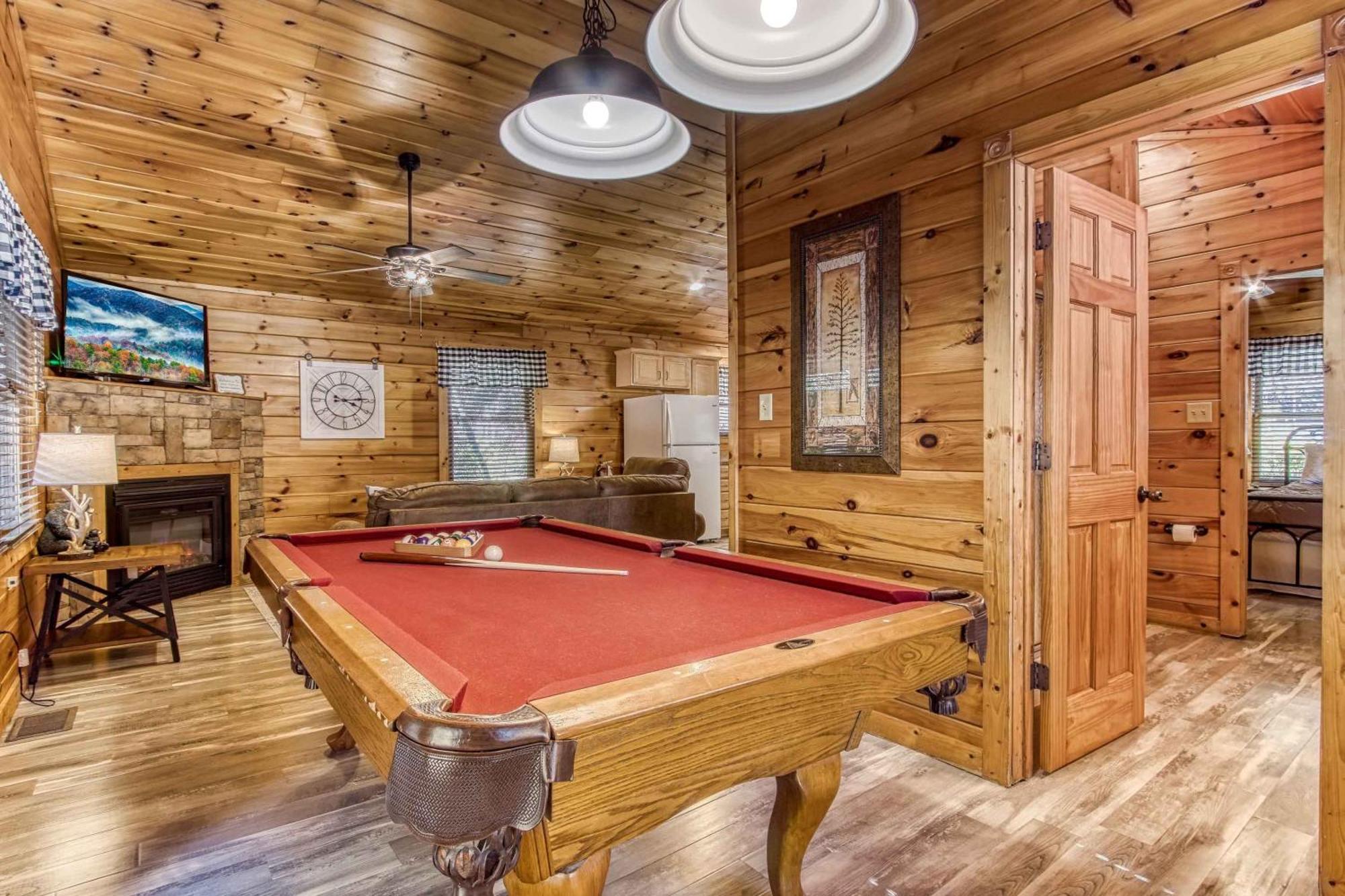 Dog Friendly, Romantic Mtn Getaway Hot Tub Pool Gatlinburg Εξωτερικό φωτογραφία