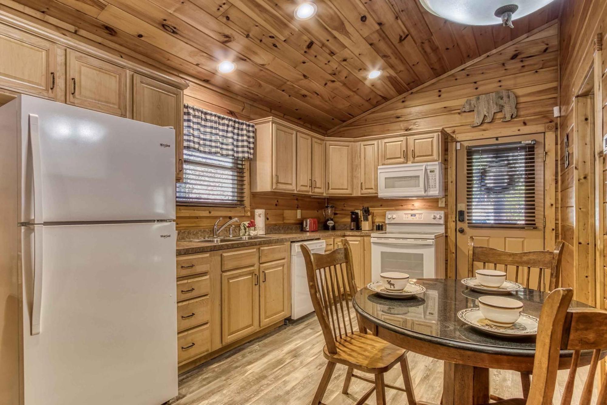 Dog Friendly, Romantic Mtn Getaway Hot Tub Pool Gatlinburg Εξωτερικό φωτογραφία